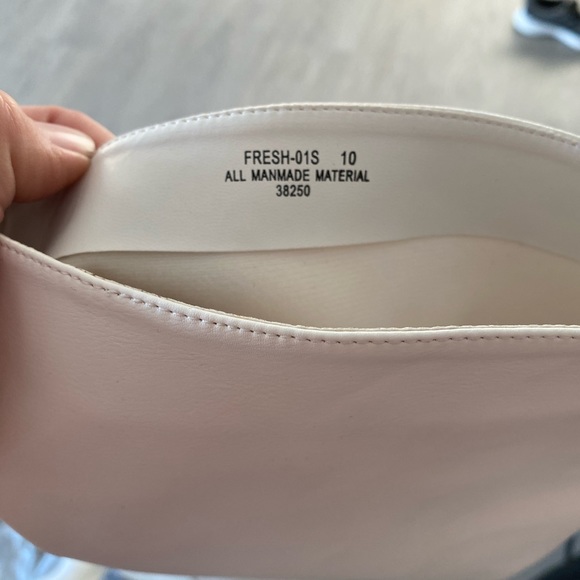 ❌SOLD❌NWOT White Knee High Boots - Picture 6 of 6